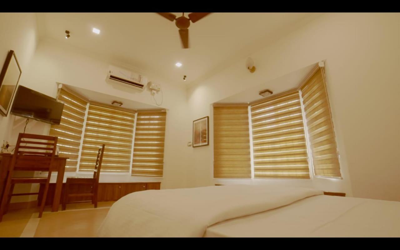Brooklands Avenue Hotel Alappuzha Exterior foto